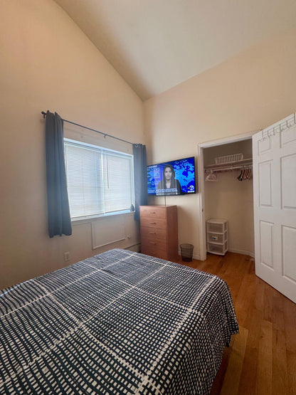 ¡Habitación privada en Woodside!