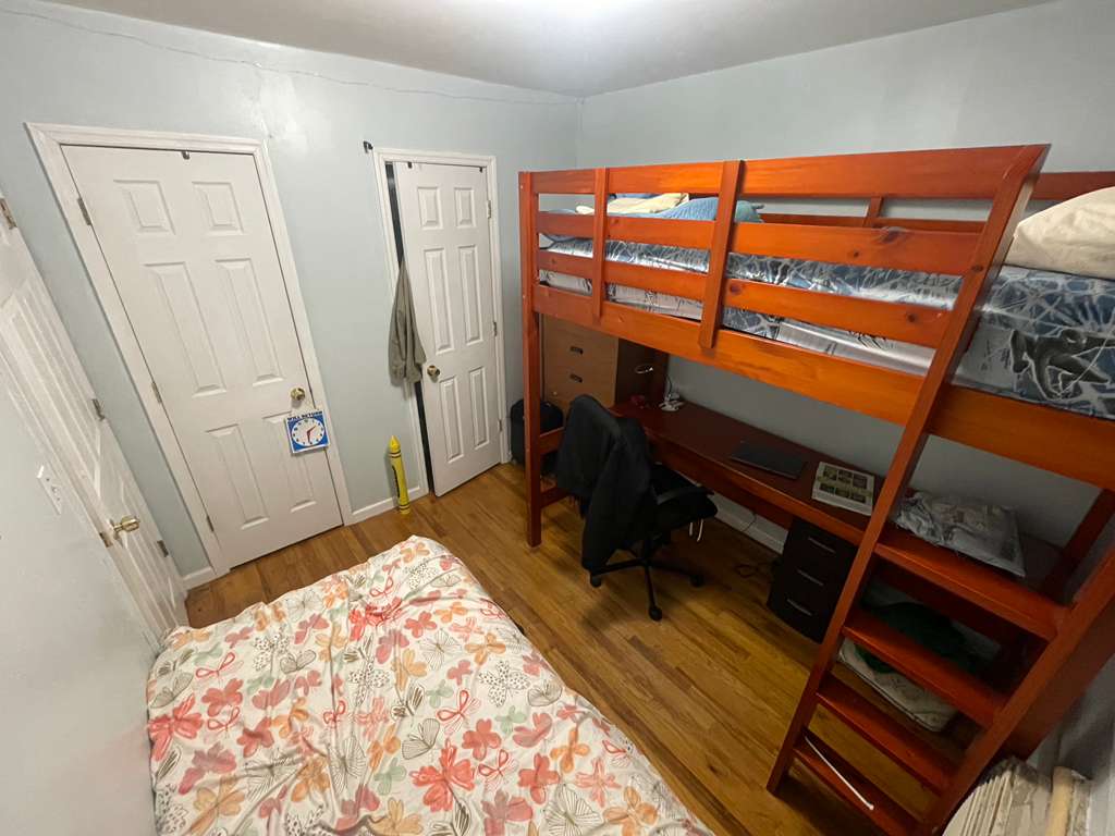 Se renta habitación privada en Corona!