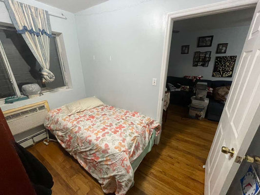 Se renta habitación privada en Corona!