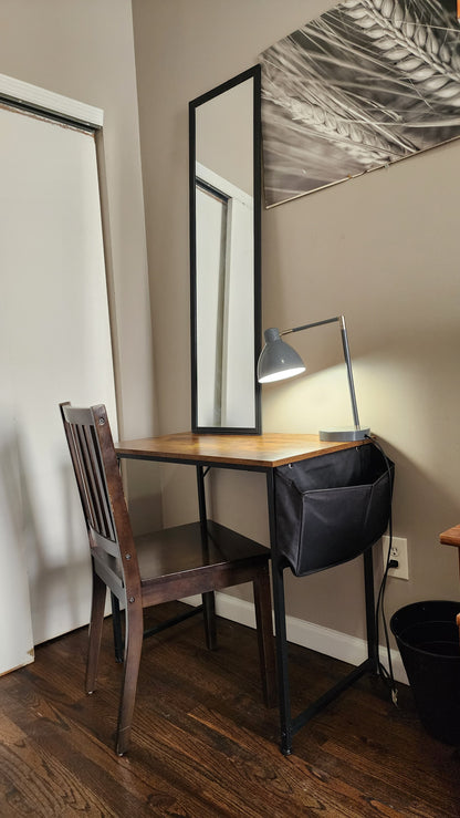 Amplia habitación amueblada en el corazón de Brooklyn. Acceso a varias líneas de tren.