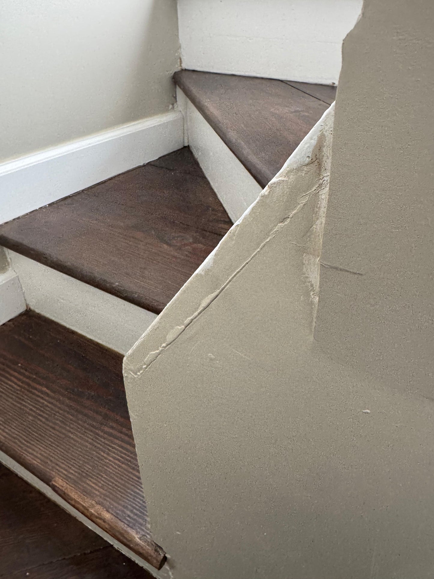 ¡Casa recientemente renovada en alquiler en Middle Village!