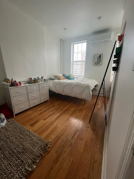 Habitación espaciosa en East New York: ideal para mujeres