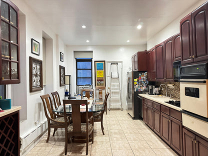 Habitación privada en Manhattan cerca de Central Park y de los trenes 1, B y C.