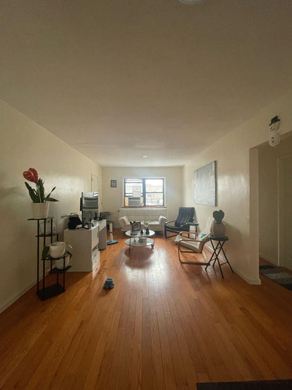 Se renta habitación privada en Kew Gardens Hills !