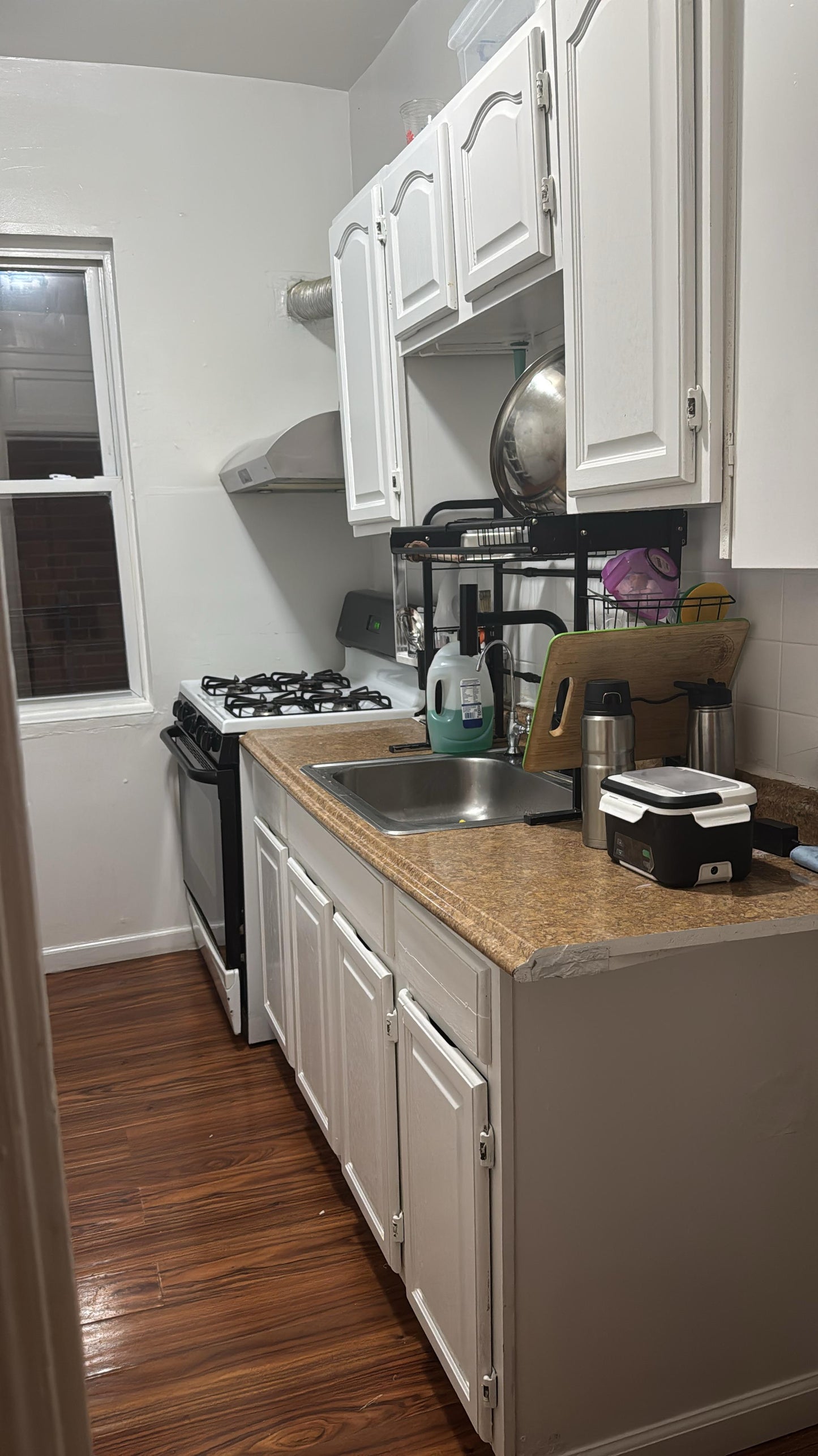 Habitación amoblada en el corazón de Jackson heights a una calle del tren 7 comercio y restaurantes