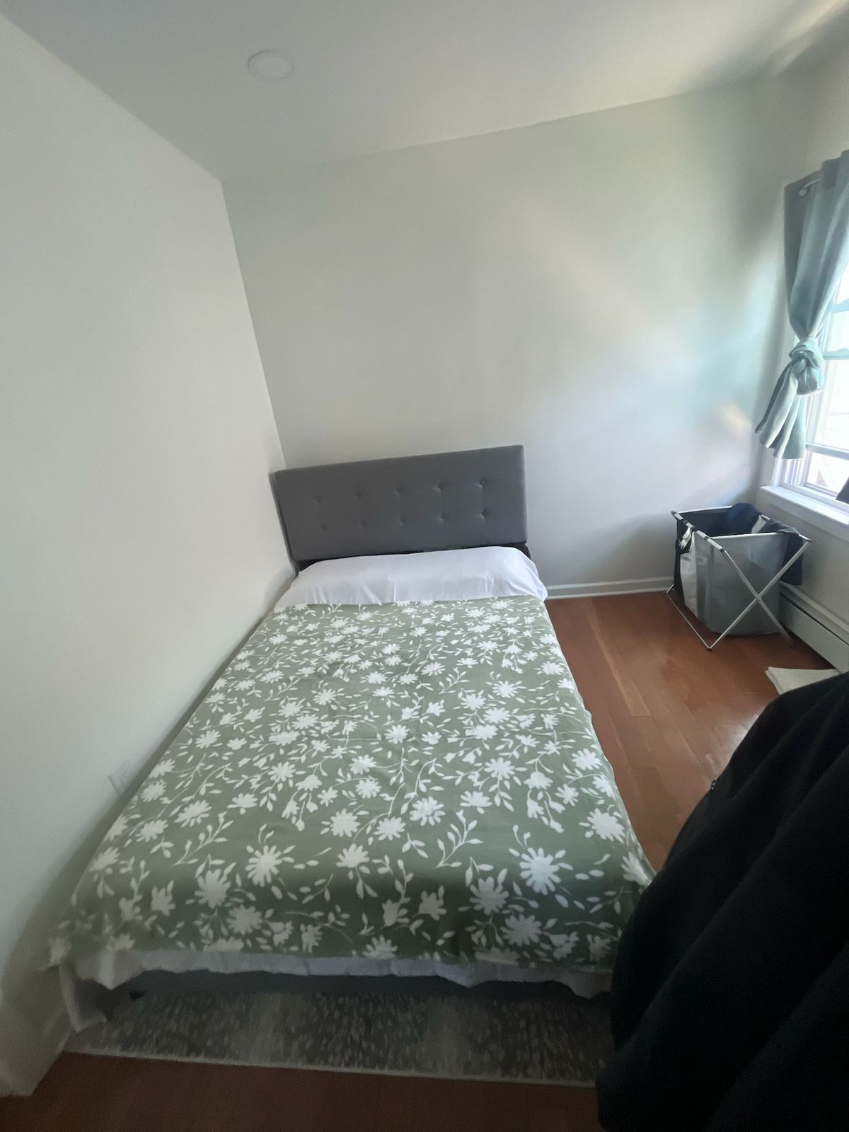 Cómoda habitación privada con baño en Woodhaven, Queens