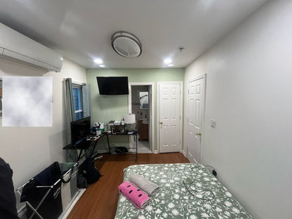 Cómoda habitación privada con baño en Woodhaven, Queens